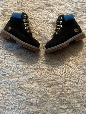 BRAND NEW Timberland Kids Black Boots with Blue Collar